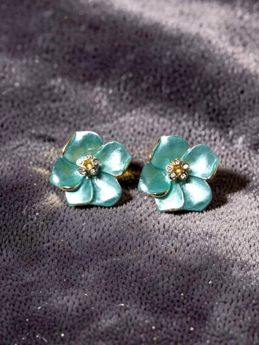 vintage gold tone and blue hand painted enamal,Chrystals Center floral post earr